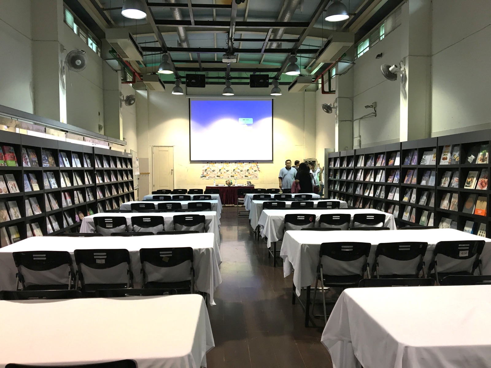 益品書屋巡迴書展 到 開平餐飲